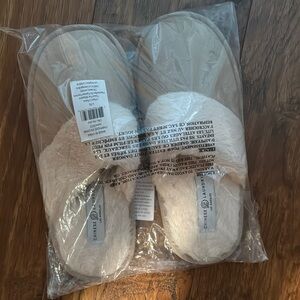 Chinese Laundry Cream Fluffy Slippers